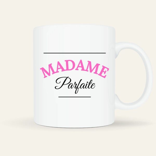 Mug blanc avec inscription Madame Parfaite en rose et noir