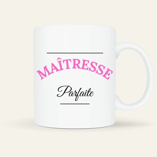 Mug blanc avec inscription Maîtresse Parfaite en rose et noir