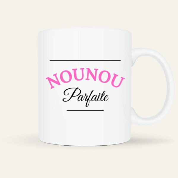 Mug blanc avec inscription Nounou Parfaite en rose et noir